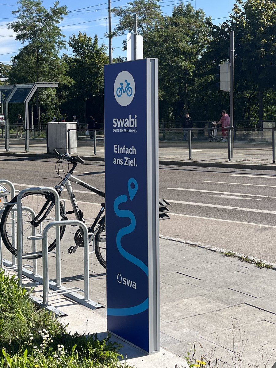 Hylon Werbepylon – swa Bikesharing, Radstation